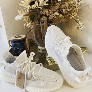 Adidas Yeezy 350 V2 “Bone” Size 10M
